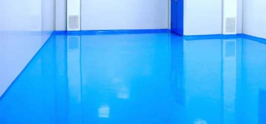 Seamless epoxy cleanroom flooring with integrated coving