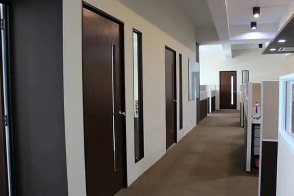Insulated partition panels, doors and ceiling installation